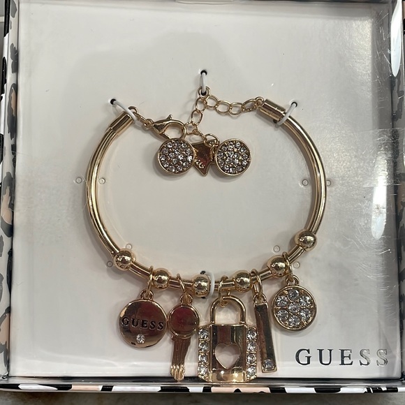 BNIB Guess Logo Rhinestone Lock & Key Charm Bracelet Earring Set Gold Tone 3 pc - Picture 2 of 8